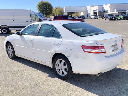 Used 2010 Toyota Camry LE image 6