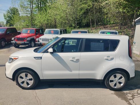 Used 2016 Kia Soul w/ Convenience Package FWD image 3