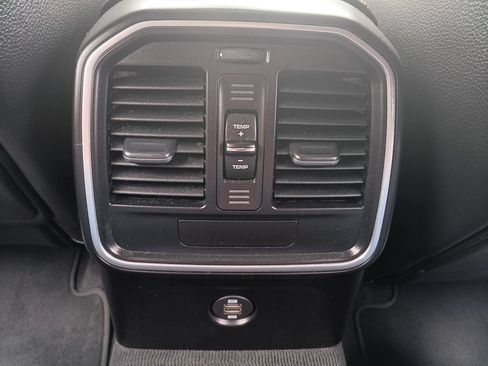 Used 2017 Porsche Macan AWD/4WD image 25