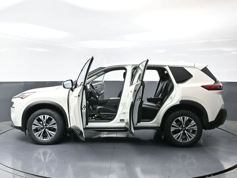 Used 2023 Nissan Rogue SV image 59