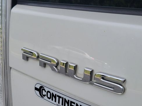 Used 2011 Toyota Prius Three w/ Navigation Pkg FWD image 8