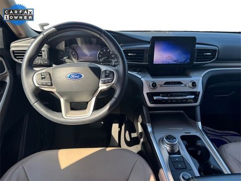 Used 2022 Ford Explorer XLT w/ Equipment Group 202A image 10