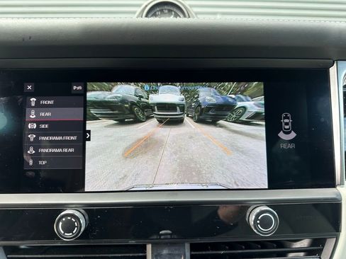 Certified 2023 Porsche Macan S AWD/4WD image 34