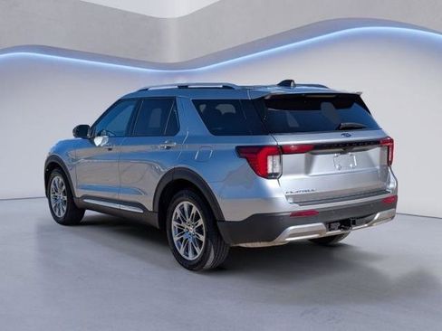 Certified 2025 Ford Explorer Platinum RWD image 4