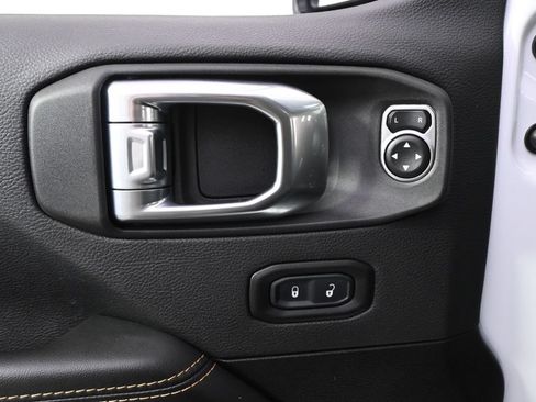 Used 2025 Jeep Wrangler Unlimited Sahara AWD/4WD image 22