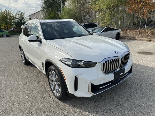 Certified 2024 BMW X5 xDrive40i w/ Parking Assistance Package AWD/4WD image 3