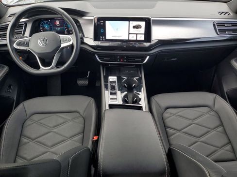 Used 2025 Volkswagen Atlas Cross Sport SE FWD image 16