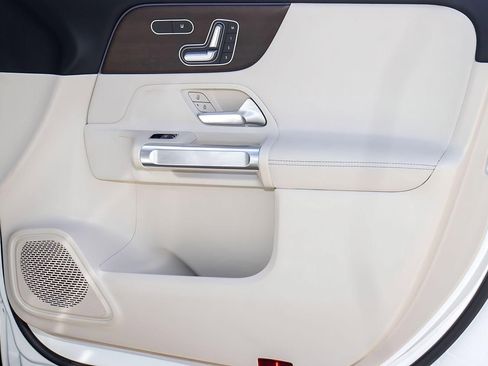 Used 2020 Mercedes-Benz GLB 250 image 18