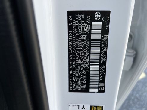 Used 2024 Toyota Prius XLE AWD/4WD image 28