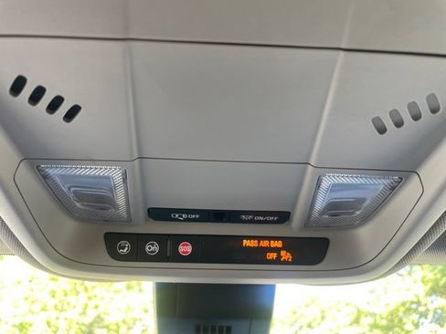 Used 2021 Chevrolet Equinox LT FWD image 28