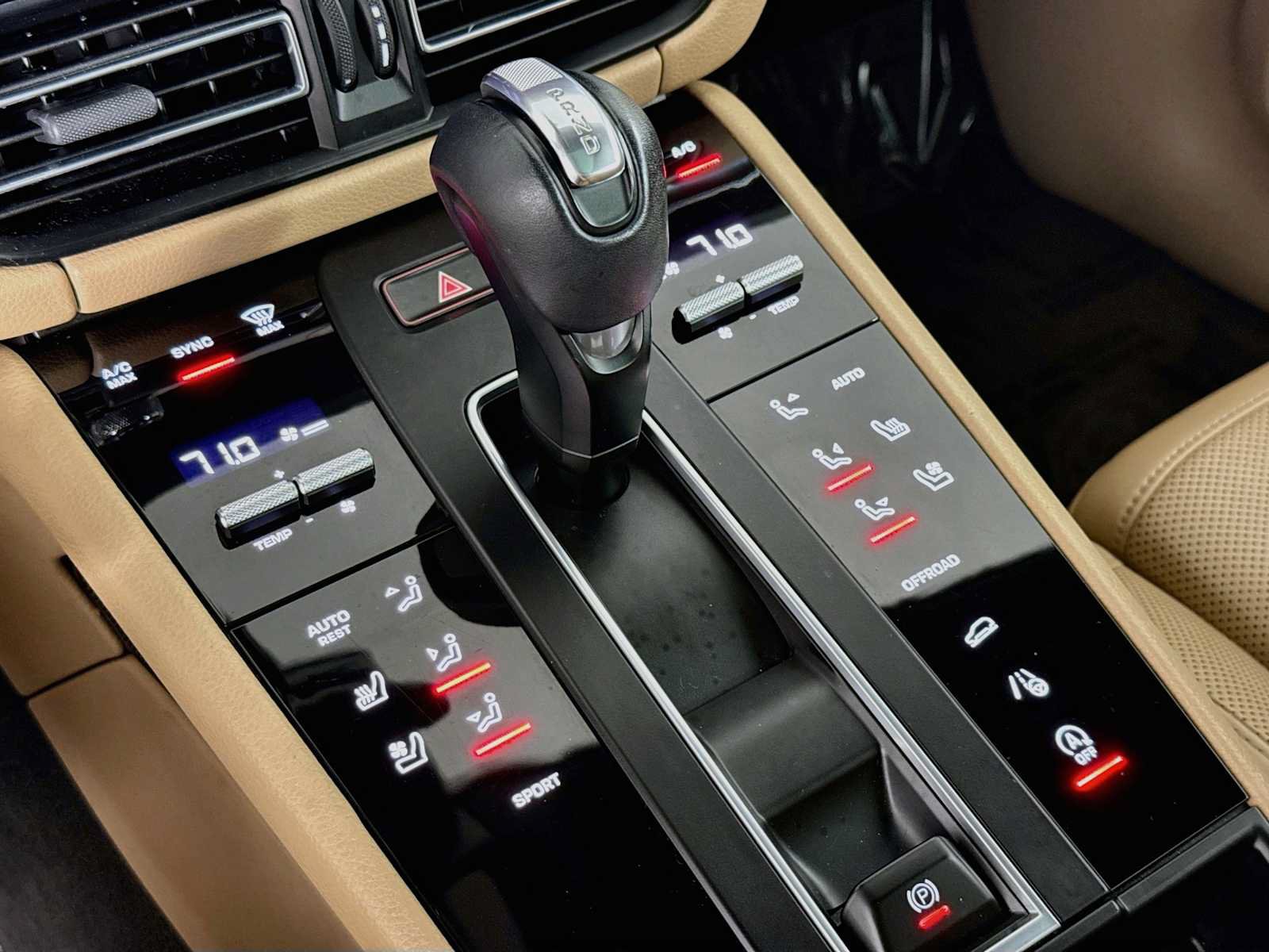 Used 2022 Porsche Macan AWD/4WD image 18