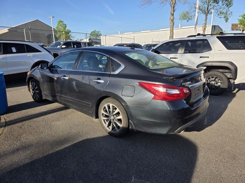 Used 2016 Nissan Altima 2.5 SV w/ Convenience Package image 4