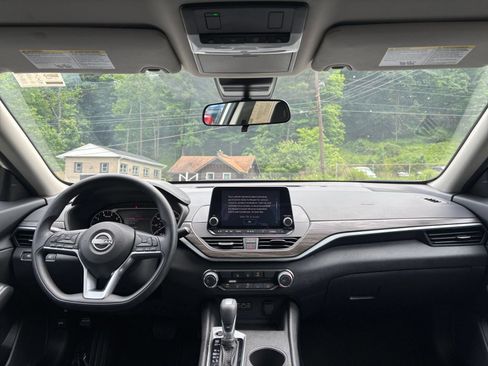 Used 2025 Nissan Altima 2.5 SV FWD image 29