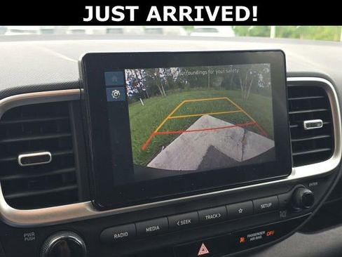Used 2025 Hyundai Venue SEL FWD image 18