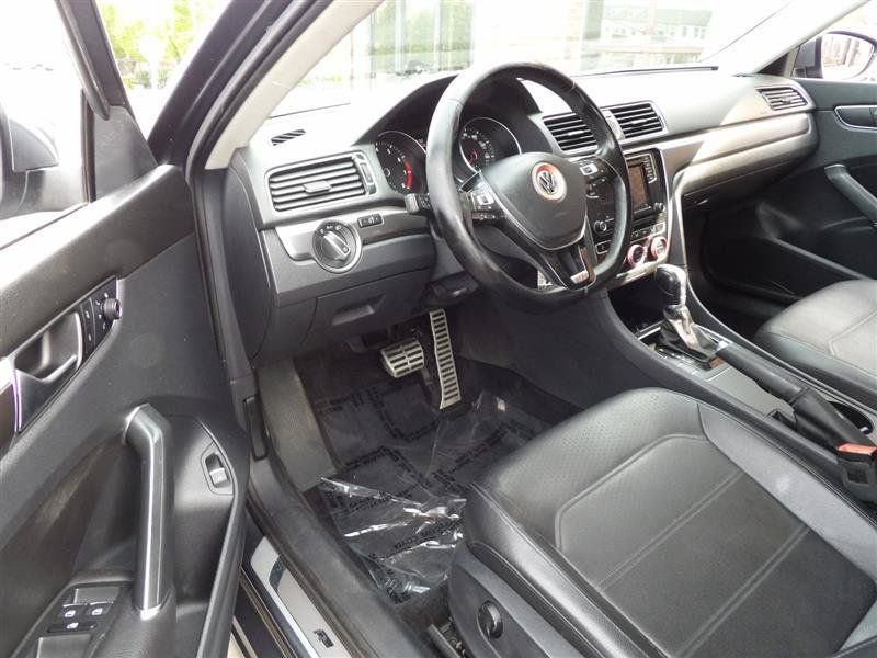 Used 2017 Volkswagen Passat 1.8T R-Line FWD image 9