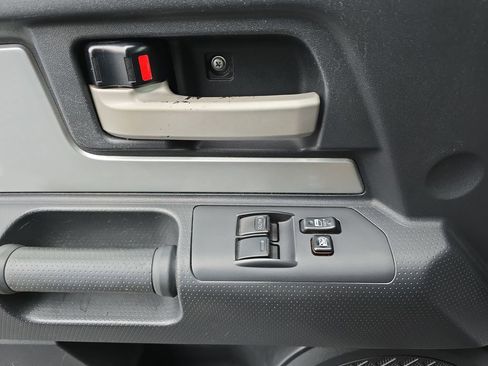 Used 2007 Toyota FJ Cruiser 2WD image 32