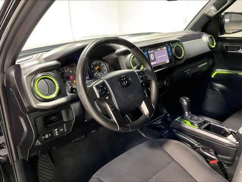 Used 2019 Toyota Tacoma TRD Off-Road image 16