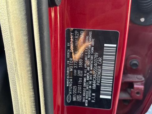 Used 2025 Hyundai Venue SEL FWD image 8