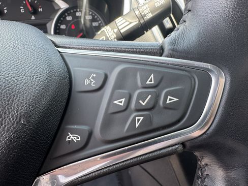Used 2020 Chevrolet Equinox LT FWD image 32