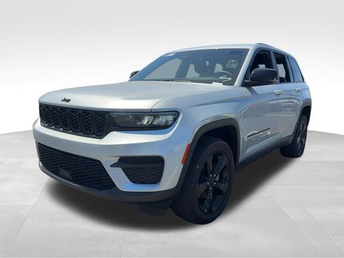 Used 2023 Jeep Grand Cherokee Altitude AWD/4WD image 1