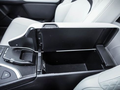 Used 2019 Lexus UX 200 image 17