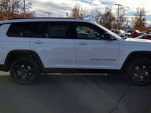 New 2025 Jeep Grand Cherokee L Altitude image 9