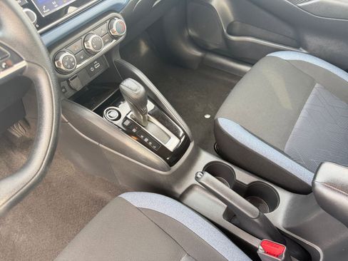 Used 2025 Nissan Versa SV image 41