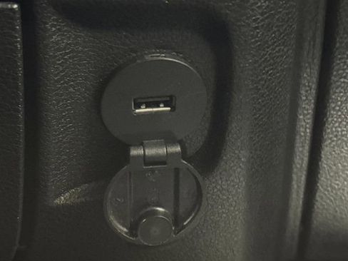 Used 2023 RAM 1500 Classic SLT image 21