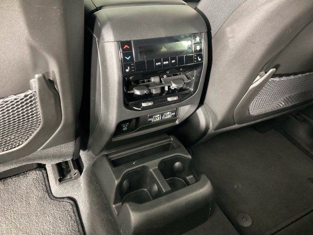 Used 2023 Jeep Grand Cherokee L Limited AWD/4WD image 23
