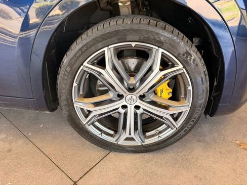 Used 2022 Maserati Levante Modena AWD/4WD image 10