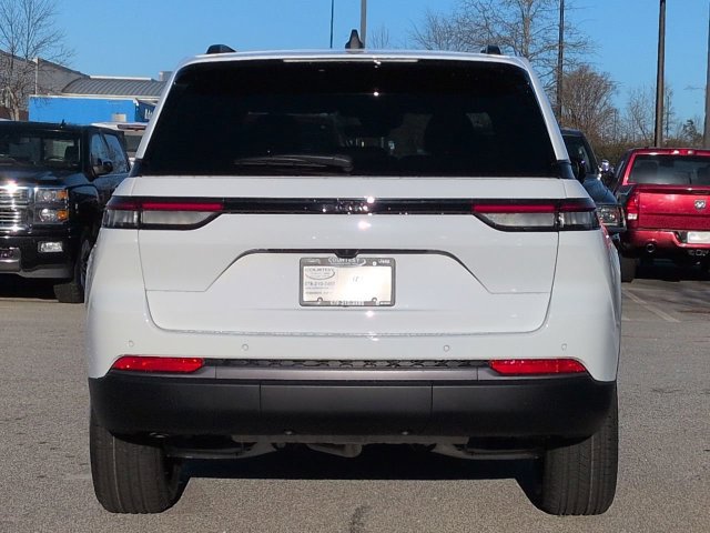 New 2026 Jeep Grand Cherokee Altitude RWD image 5