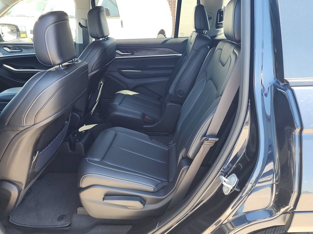Used 2023 Jeep Grand Cherokee L Limited AWD/4WD image 22