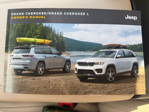 Used 2024 Jeep Grand Cherokee Limited w/ Luxury Tech Group II AWD/4WD image 25