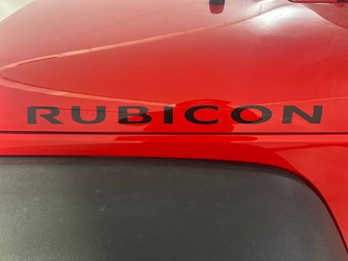 Used 2017 Jeep Wrangler Unlimited Rubicon w/ Connectivity Group image 36