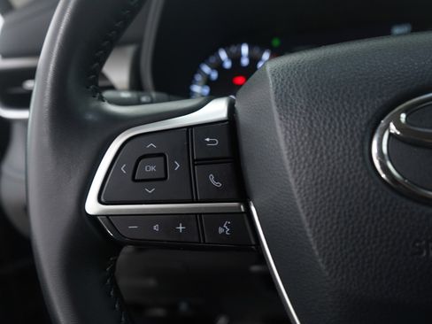 Used 2024 Toyota Highlander LE image 28