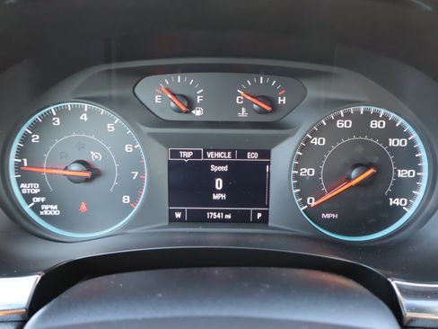 Used 2023 Chevrolet Traverse LT FWD image 24