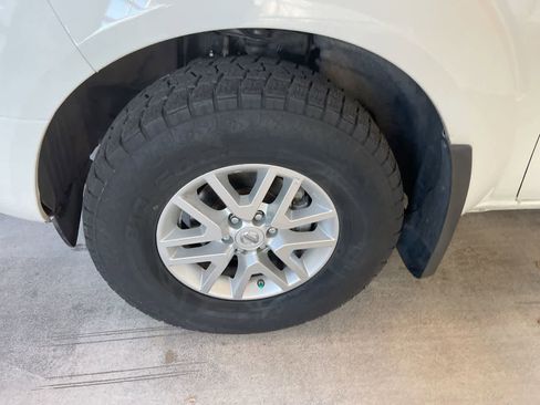 Used 2017 Nissan Frontier SV image 10