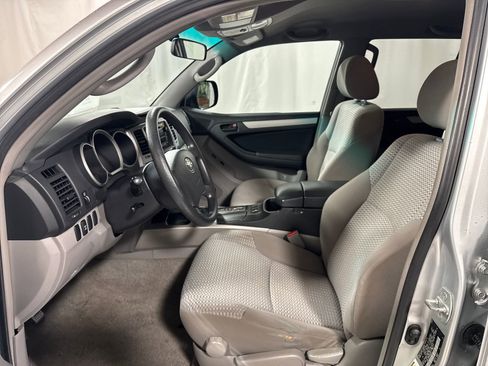 Used 2007 Toyota 4Runner SR5 AWD/4WD image 3