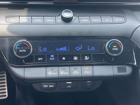 Certified 2025 Hyundai Elantra SEL FWD image 22
