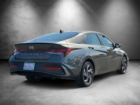 Certified 2025 Hyundai Elantra Sport FWD image 3