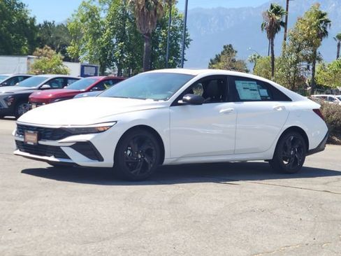 New 2026 Hyundai Elantra SEL Sport FWD image 2