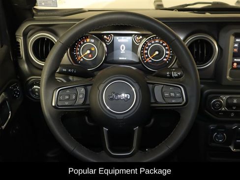 Used 2023 Jeep Gladiator Sport AWD/4WD image 7