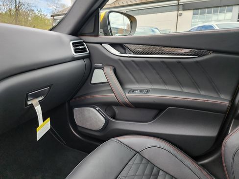 Used 2023 Maserati Ghibli Trofeo image 18