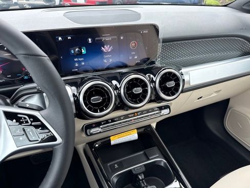 New 2026 Mercedes-Benz GLB 250 image 21