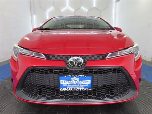 Used 2021 Toyota Corolla LE FWD image 3