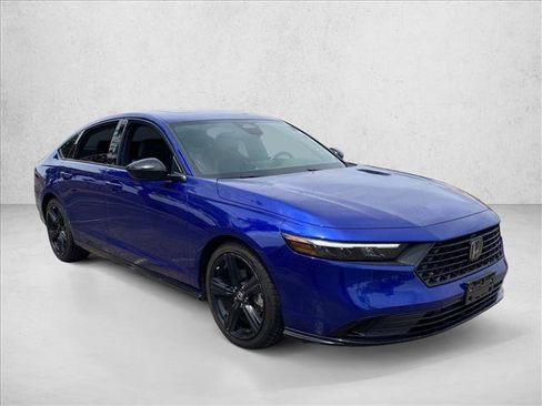 Used 2025 Honda Accord Sport image 3