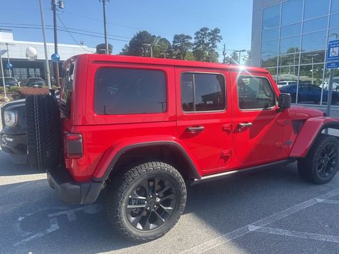 Used 2025 Jeep Wrangler Unlimited Sahara image 6