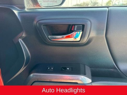 Used 2017 Toyota Tacoma TRD Off-Road image 17