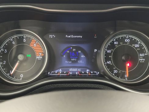 Used 2019 Jeep Cherokee Trailhawk AWD/4WD image 23