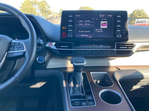 Used 2024 Toyota Sienna XLE image 17